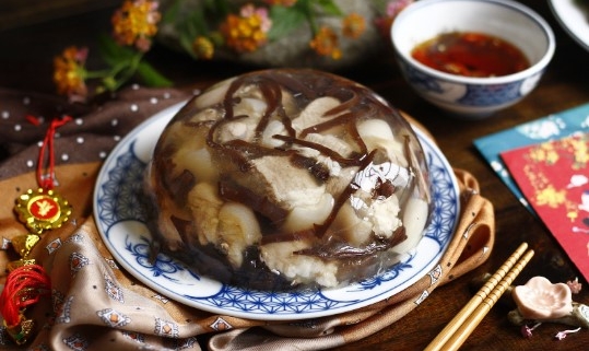 Vietnamese jellied meat (thit dong) – traditional Tet dish served during Lunar New Year