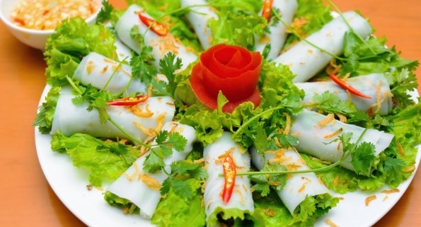 Vietnamese fresh spring rolls – a kid-friendly Vietnamese food option