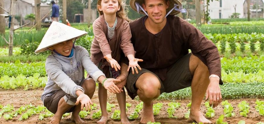 Family farming experience at Tra Que Vegetable Village in Hoi An