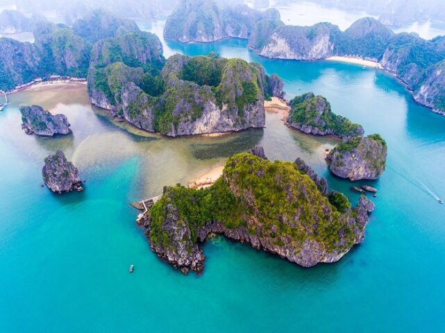 Stunning emerald waters and karsts of Lan Ha Bay in Cat Ba Island
