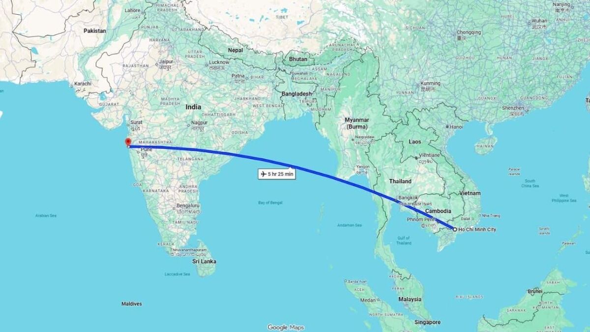 Map showing the direct flight route between Mumbai, India, and Ho Chi Minh City, Vietnam, with an estimated travel time of approximately 5 hours and 25 minutes.